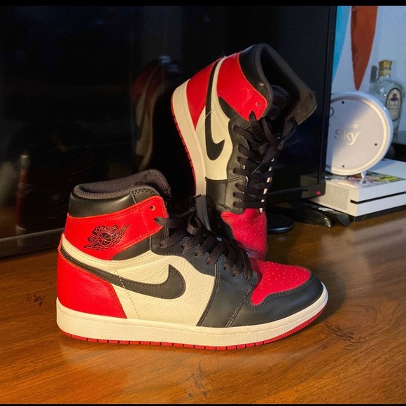 9.5/10 condition size 9 - Picture 7 of 8